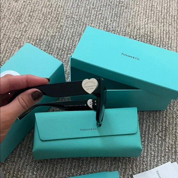 Tiffany & Co. Turquoise Sunglasses & Case Set display picture 2